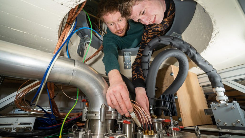 Quantum computers are warming up. Researchers from QuTech work on a silicon-based quantum computer that operates at higher temperatures than most other types.WOUTERSLITSFOTOGRAFIE FOR QUTECH.